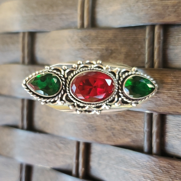 New Mozambique Garnet and Peridot 925 Silver Statement Ring. - Picture 8 of 10